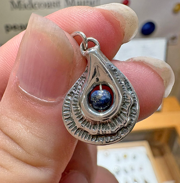 Oyster Shell Peapod Charm - Image 2