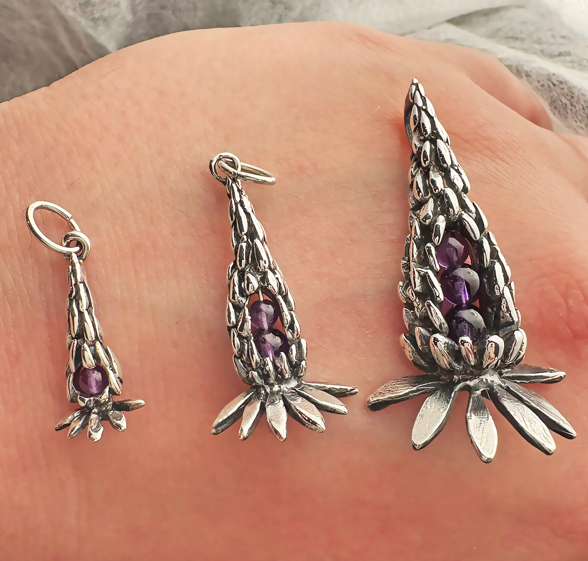 Lupine Peapod Small Necklace - Image 4