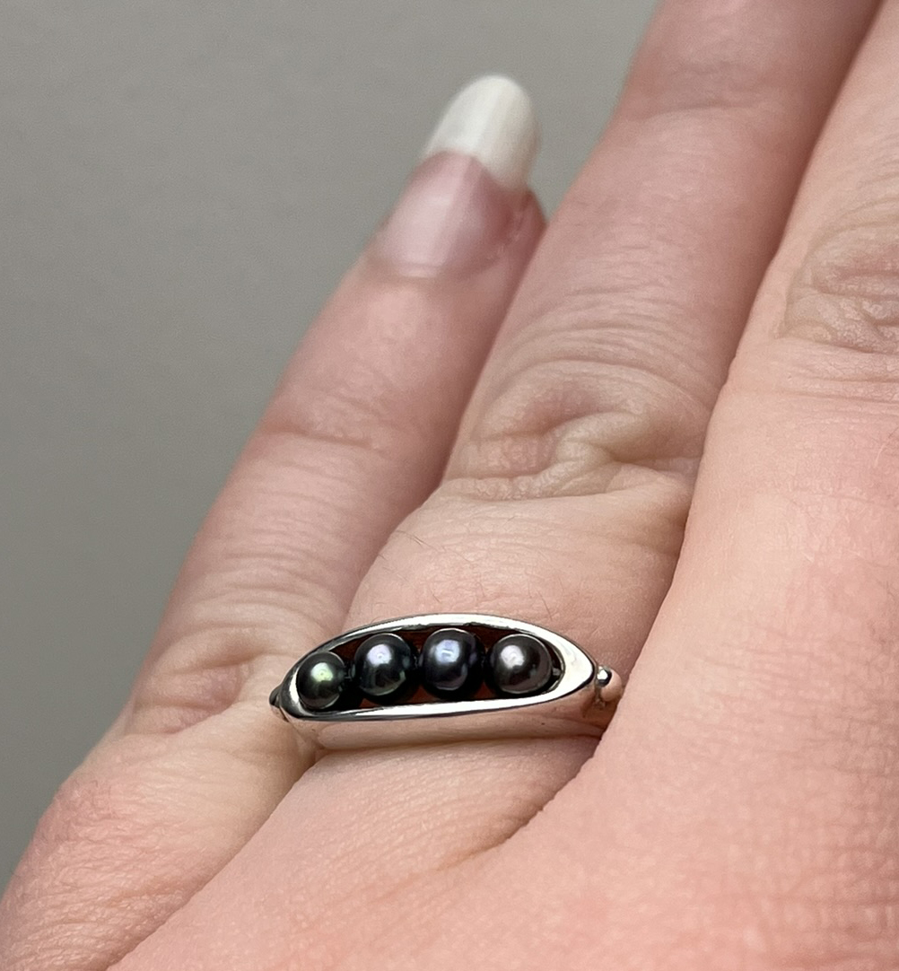 4 Peas in a Pod Ring - Image 2