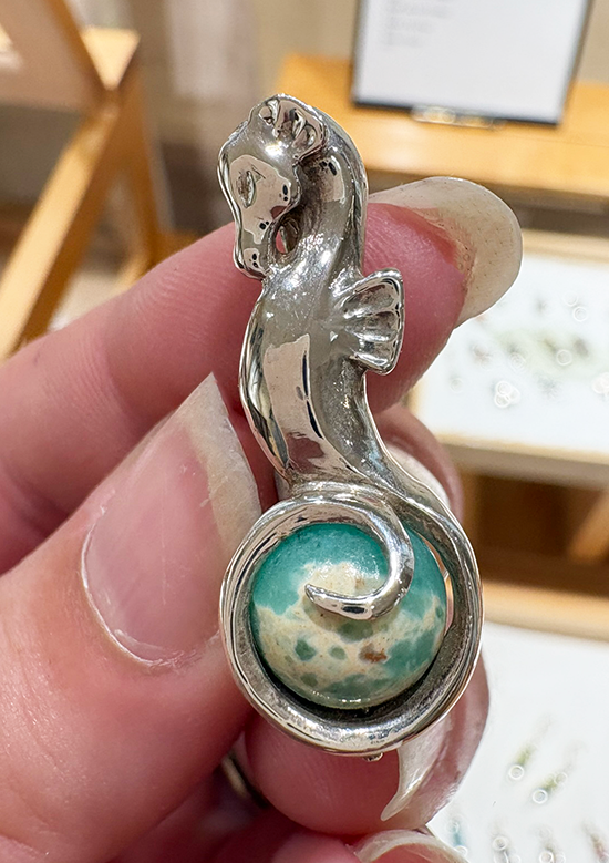 Peapod Seahorse Necklace - Image 2