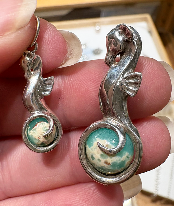 Peapod Seahorse Charm - Image 3