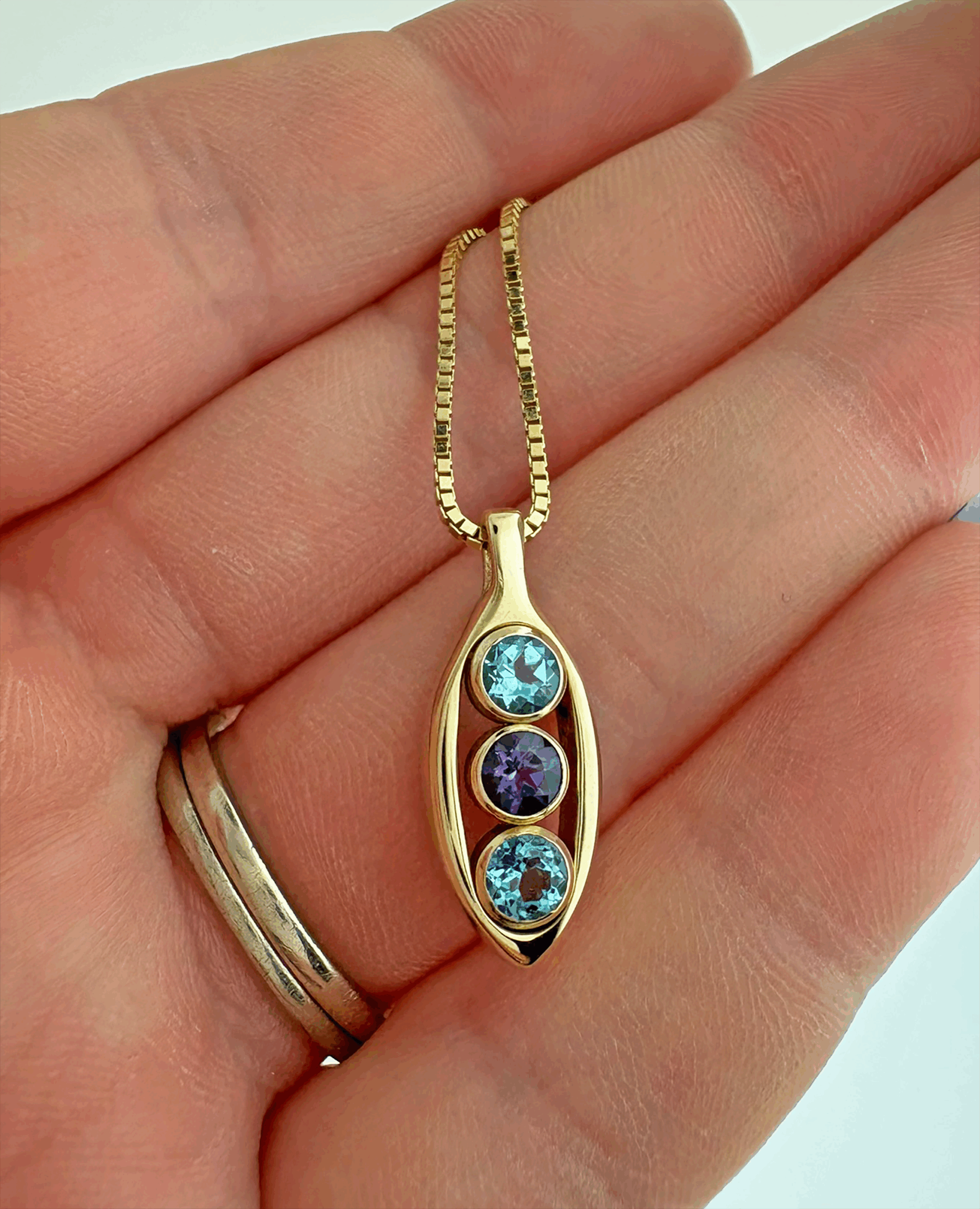 14Ky Gold Mothers Peapod® Three Pea Necklace With Birthstones - Image 2